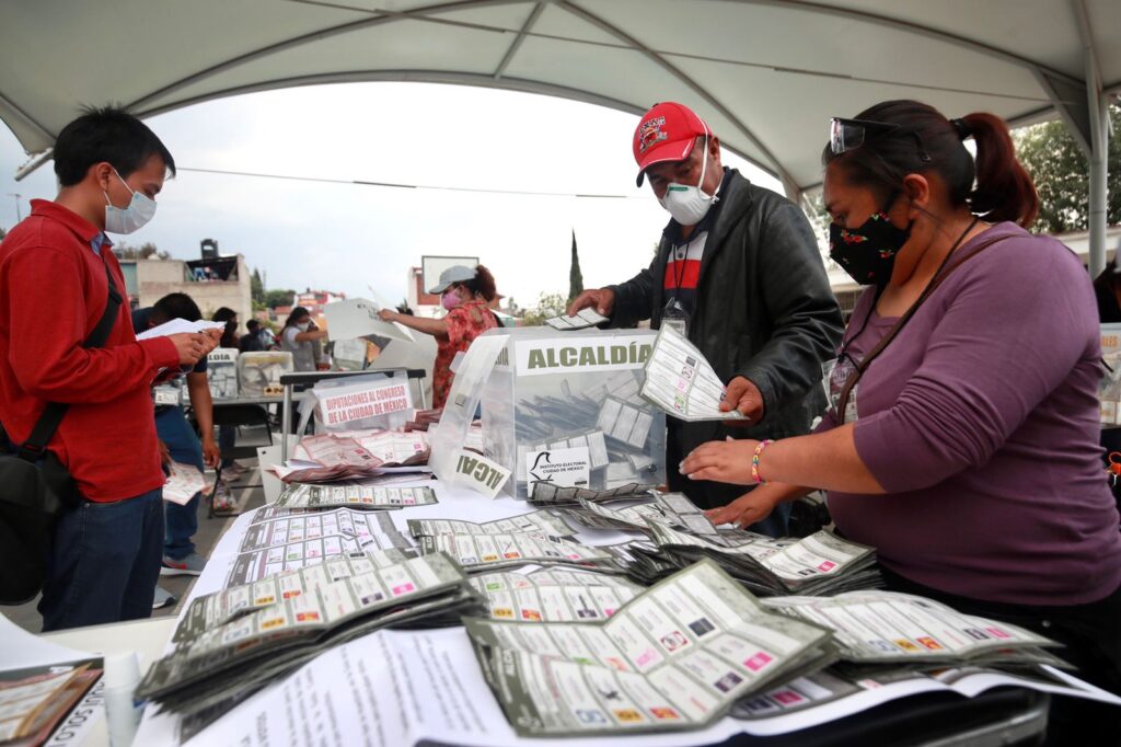 Llevan a cabo simulacro del conteo electoral