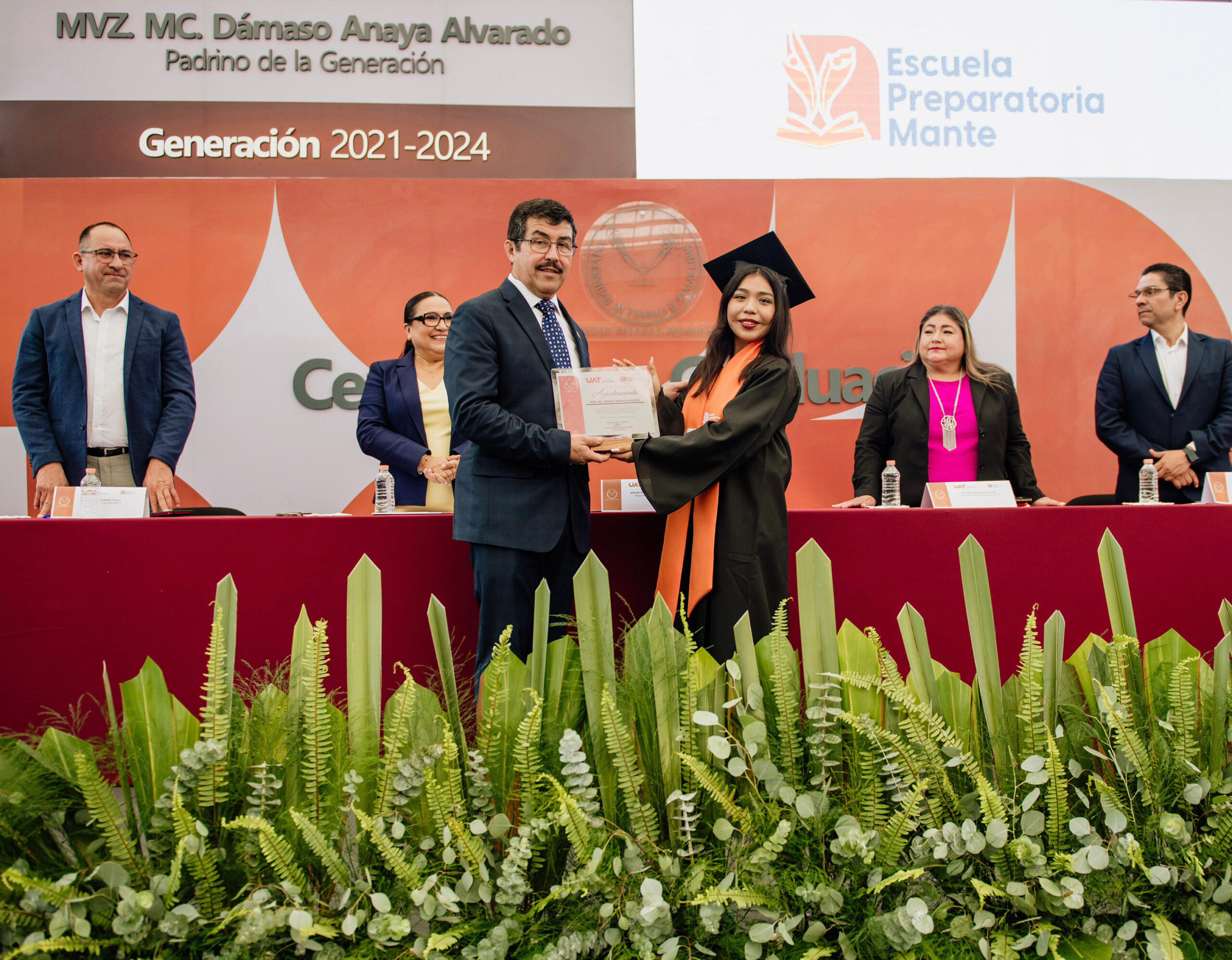 Egresan 310 estudiantes del bachillerato de la UAT en Ciudad Mante