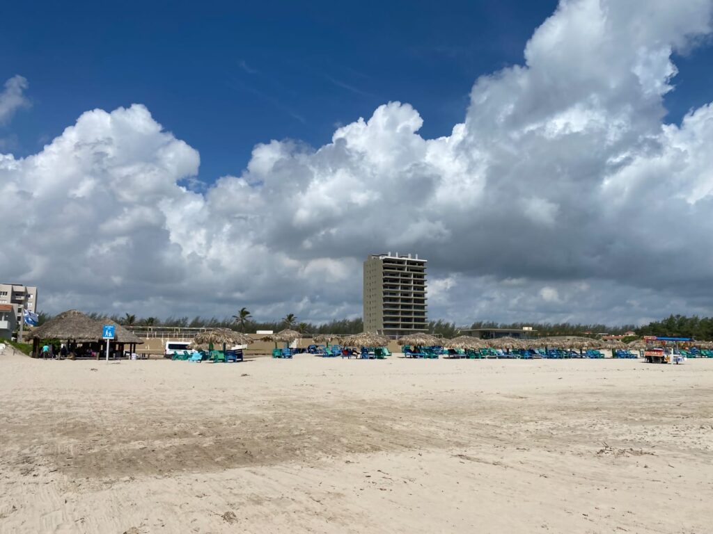 Ofrecen atención a turistas en la zona sur