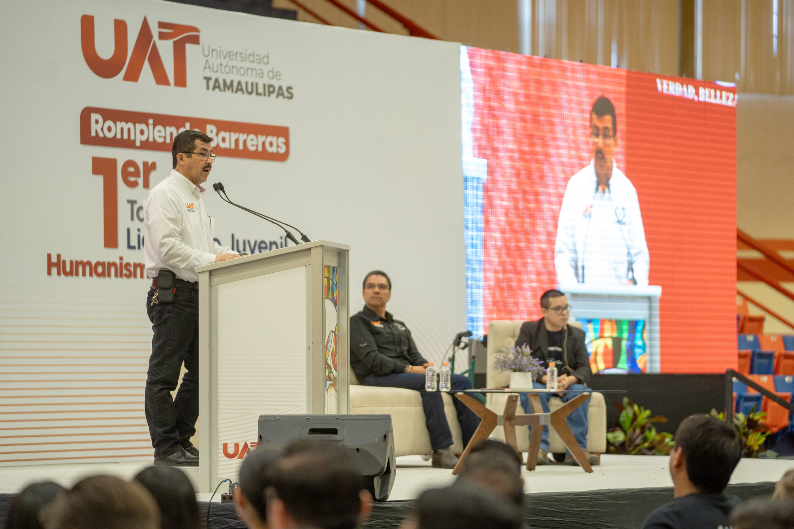 Queremos que nuestros estudiantes sean líderes con un profundo sentido humanista: Dámaso Anaya