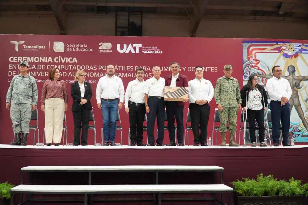 Gobernador y rector hacen entrega histórica de equipos decómputo a estudiantes y docentes de la UAT