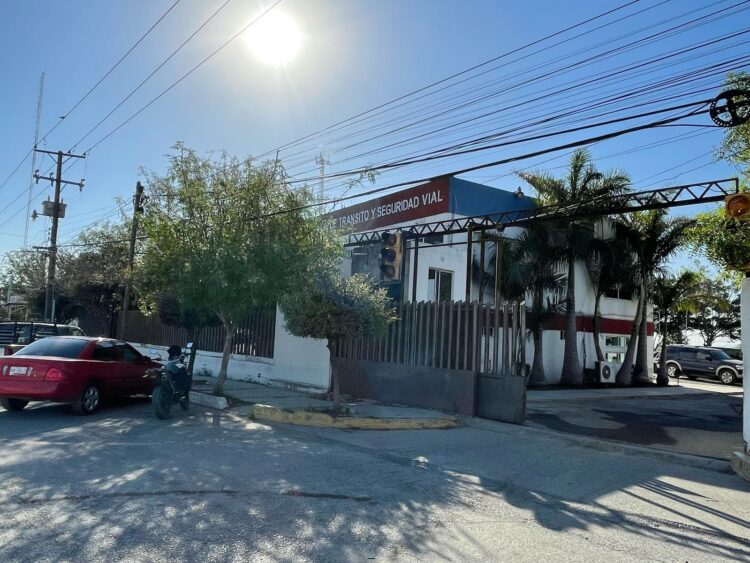 Sorprenden a tránsitos, les realizan pruebas de confianza