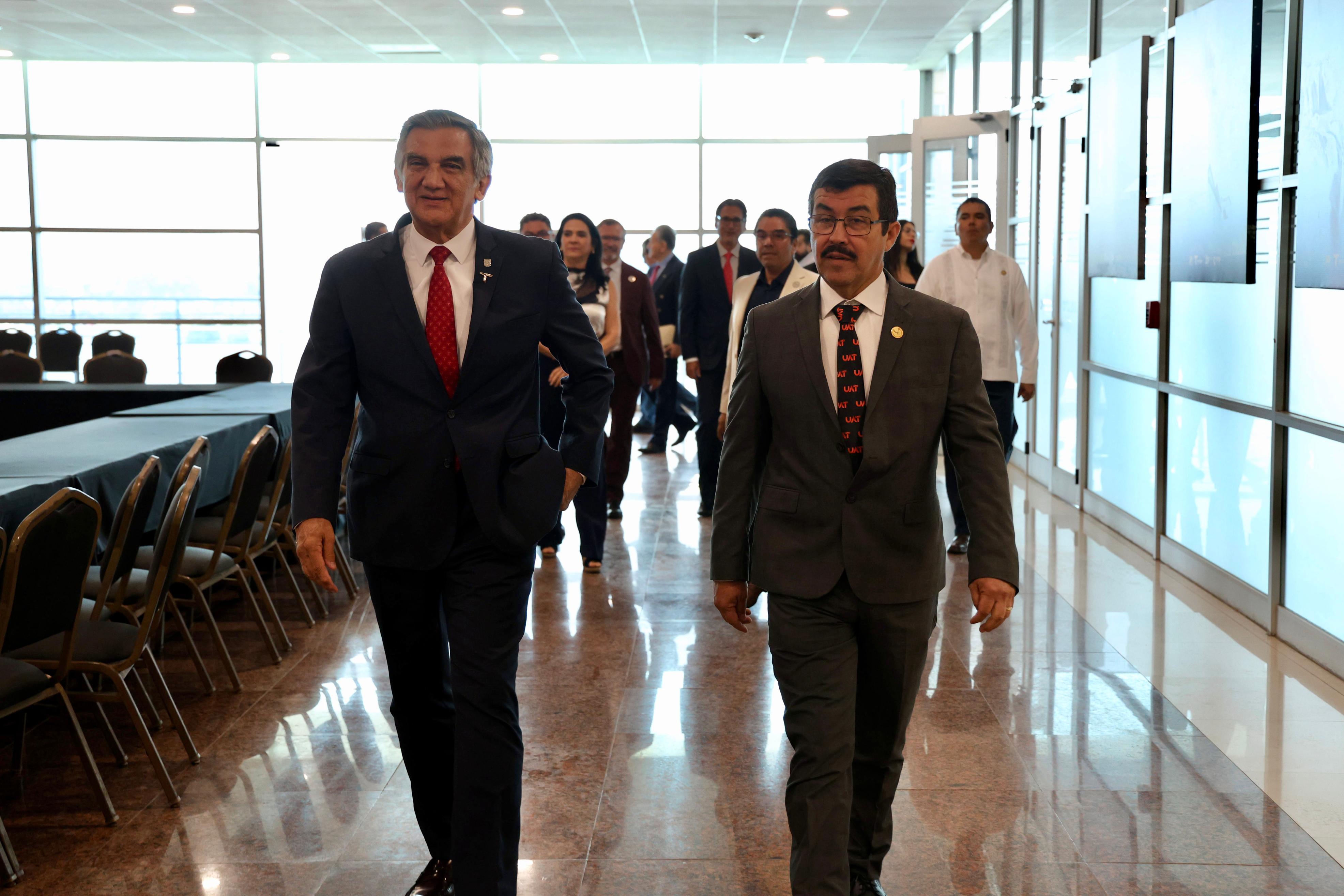 Felicita Américo Villarreal a Correcaminos Premier por poner en alto a Tamaulipas y a la UAT