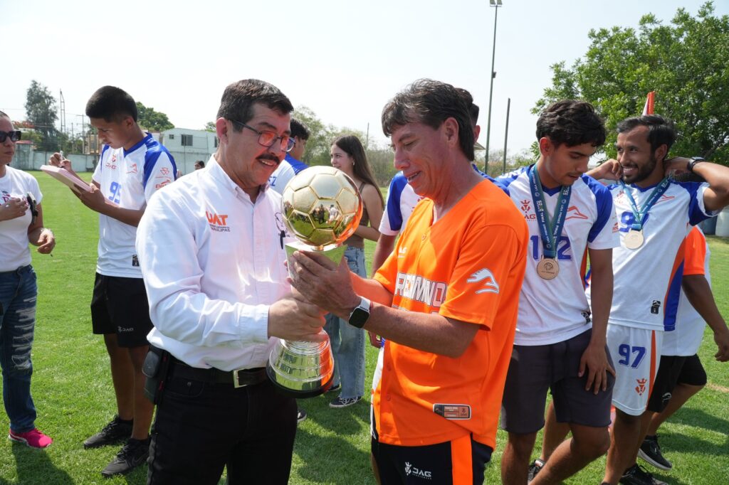 Recibe rector a los Correcaminos campeones de la Liga Premier
