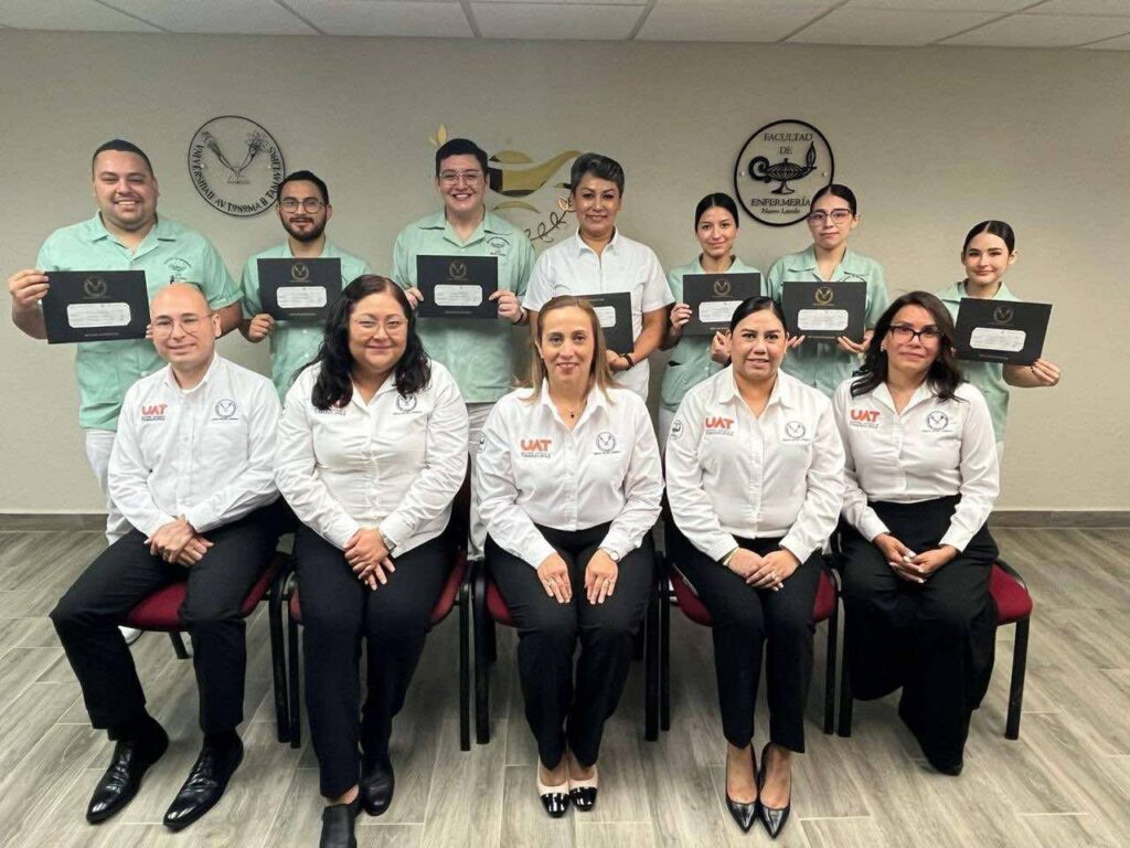 Entrega la UAT becas de excelencia y labor humanista a sus estudiantes