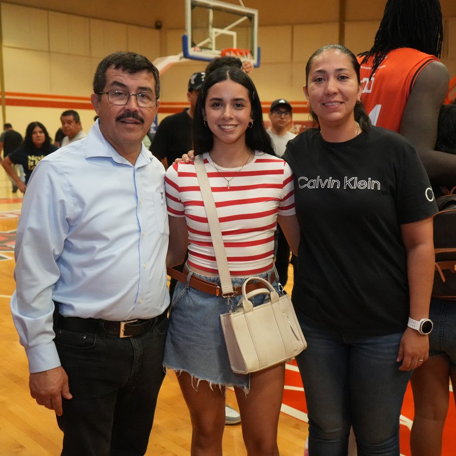 Regina y Brandon emprenden viaje al mundial de esgrima en Europa