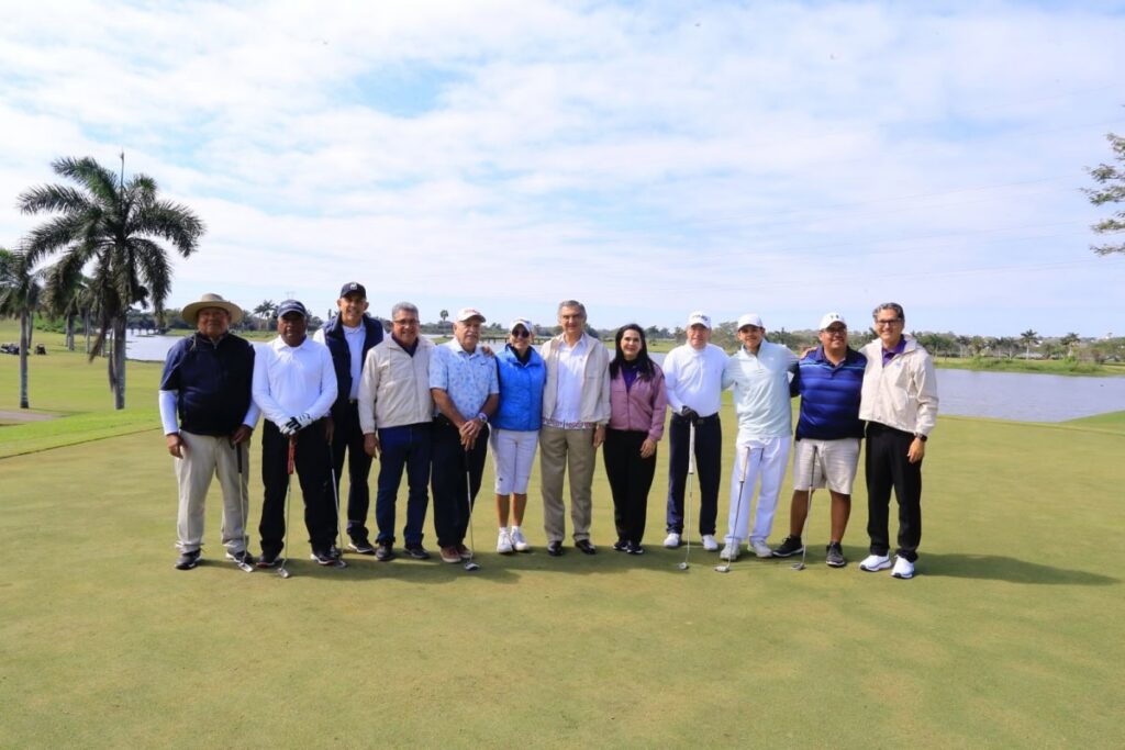 Premia gobernador Américo Villarreal a ganadores de Torneo de Golf DIF Tampico 2025