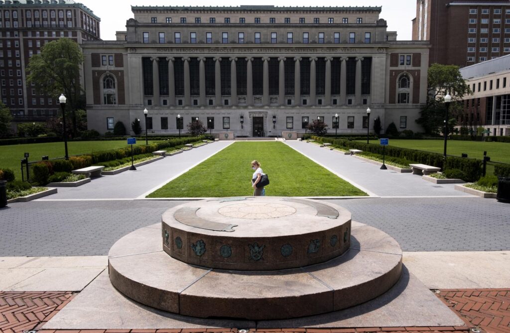 La Universidad de Columbia acepta los requisitos de Trump para mantener su financiación