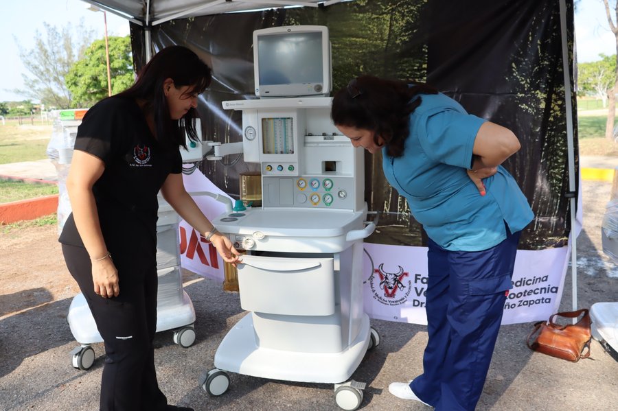 Cuenta la UAT con moderno quirófano móvil veterinario