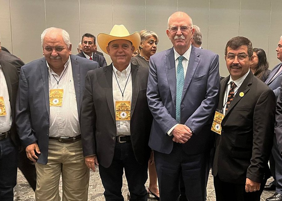 Recibe Dámaso Anaya Premio Nacional al Mérito Profesional 2025