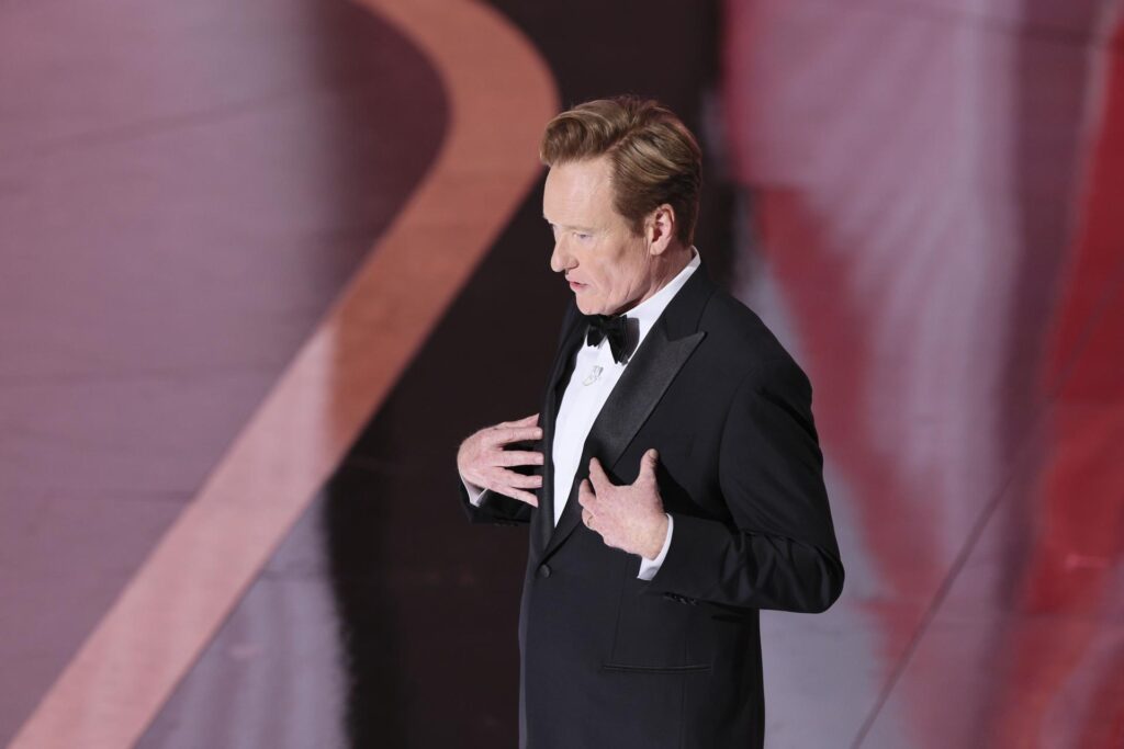Conan O’Brien repetirá como presentador de los Óscar en 2026