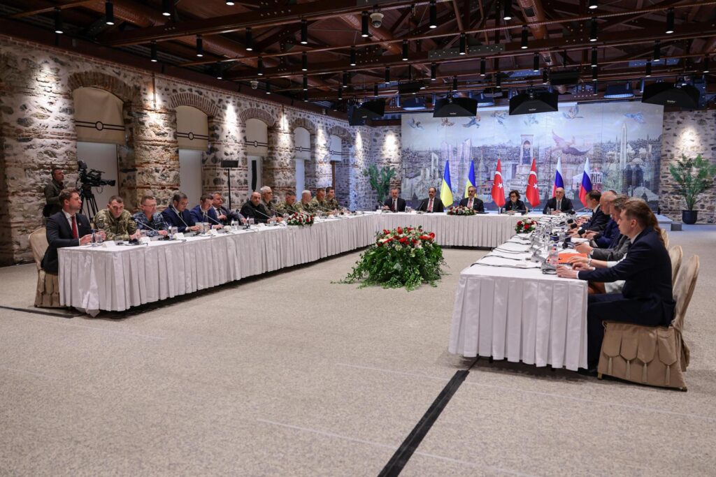 Rusia y Ucrania se reúnen para lograr la paz; encuentro duró menos de dos horas