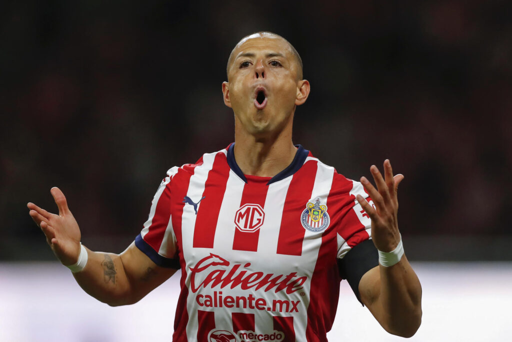 ‘Chicharito’ Hernández rompe el silencio tras polémica por comentarios machistas