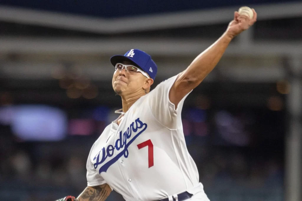 Mexicano Julio Urías busca volver a la MLB tras cumplir sanción por violencia doméstica
