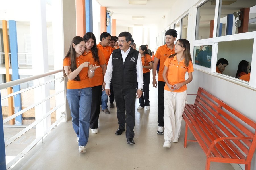 Constató rector logros y avances académicos de la Prepa 3 UAT