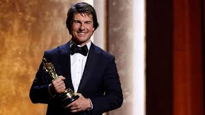 Tom Cruise recibe su primer Óscar en los Governors Awards
