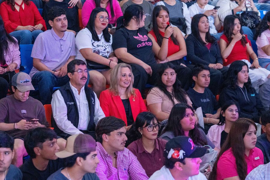 Estudiantes de la UAT disfrutan del tributo musical “Broken Heart Club”