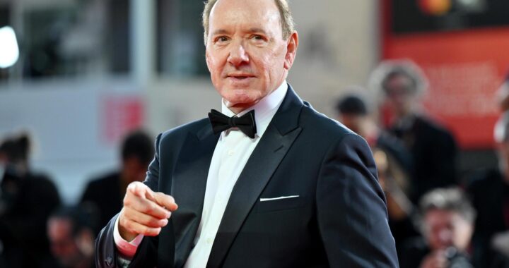 Actor Kevin Spacey pacta con tres hombres para evitar un juicio por agresión sexual en Londres