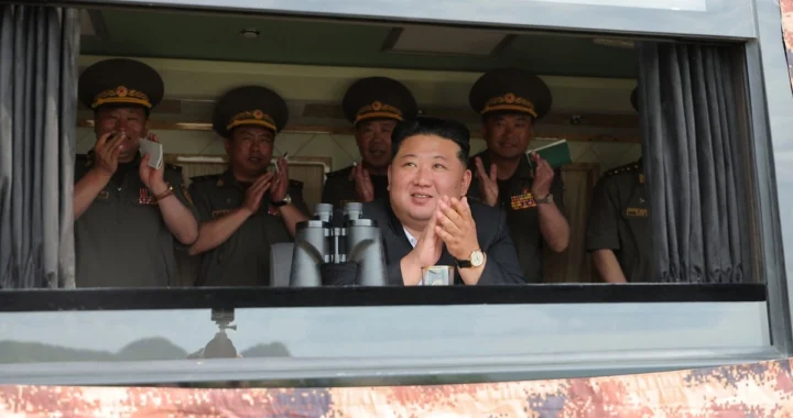 Kim Jong Un supervisa sistemas mejorados de artillería y misiles de Corea del Norte